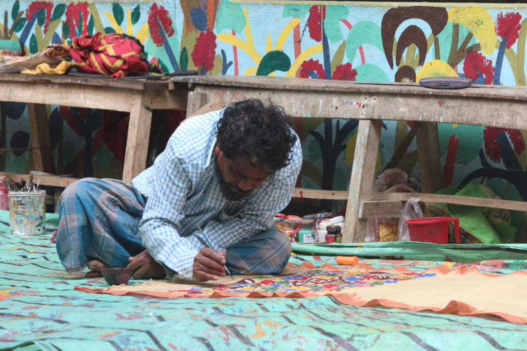 A Potua working on a saree