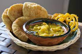 Quintessential Bengali Breakfast Dish - Kochuri Alur Torkari - Jilipi    (P.C: Mellownspicy)